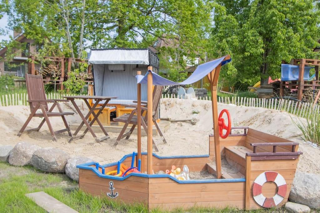 Ferienwohnungen Fehmarn Mit Parkplatz In Petersdorf 外观 照片