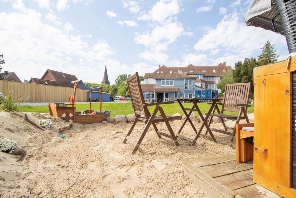 Ferienwohnungen Fehmarn Mit Parkplatz In Petersdorf 外观 照片